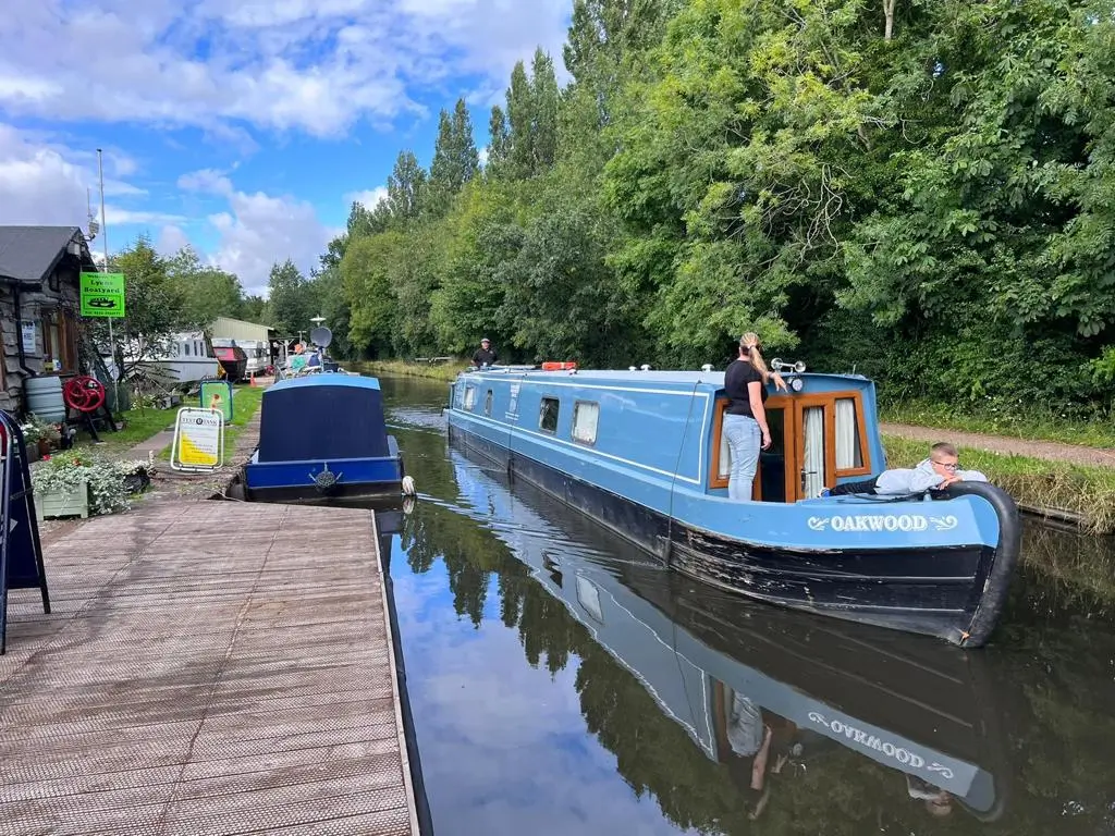 Unique Corporate Events: Hire a Narrowboat for Team Building